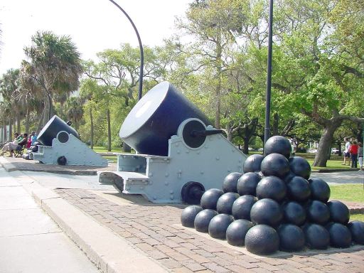 Civil War cannons at Charleston Battery park in  Charleston SC